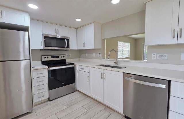 2515 BAYSHORE GARDENS Parkway Gallery 4