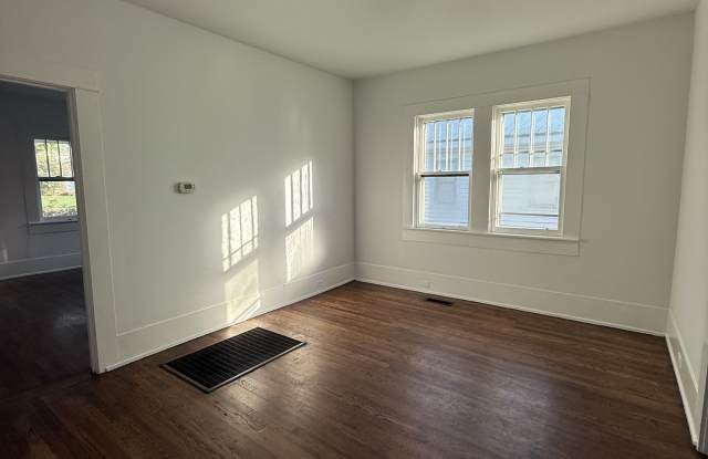 929 Jackson Boulevard Gallery 2
