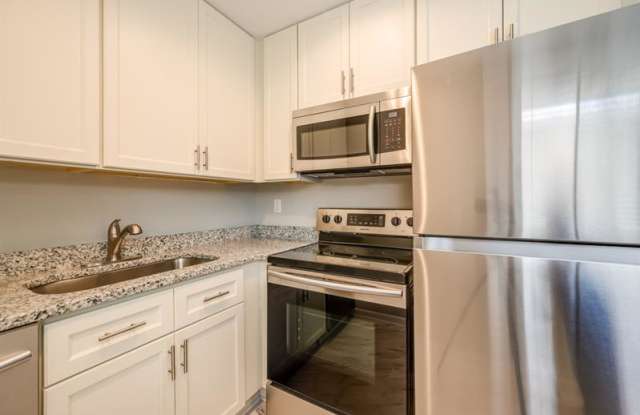 880 Saint Charles Avenue NE # 4 Gallery 4