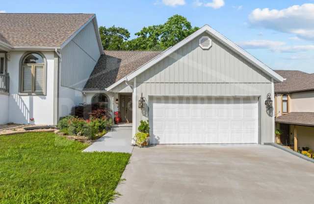 Beautifully updated 4-bedroom, 3-bath duplex in Branson! photos photos