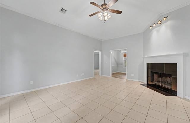 220 Bluff Drive Gallery 4