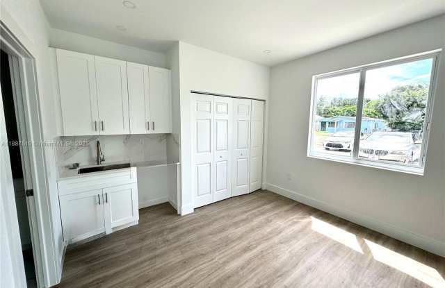 2931 NW 57 St photos photos
