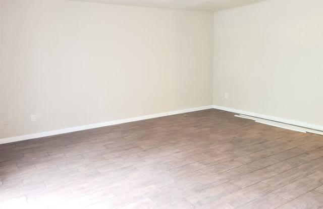 6452 East Lake Drive Gallery 4