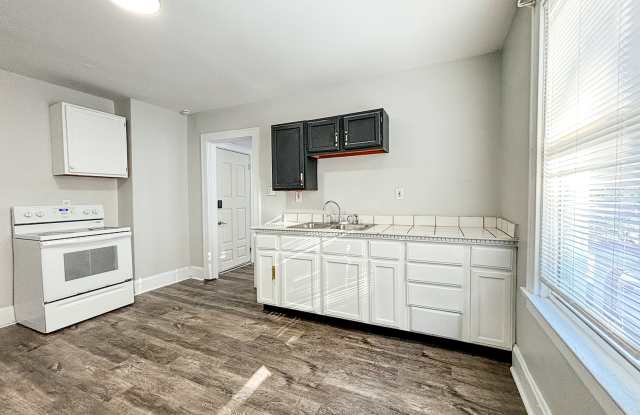 3835 Vine Street RR - 2 Gallery 3