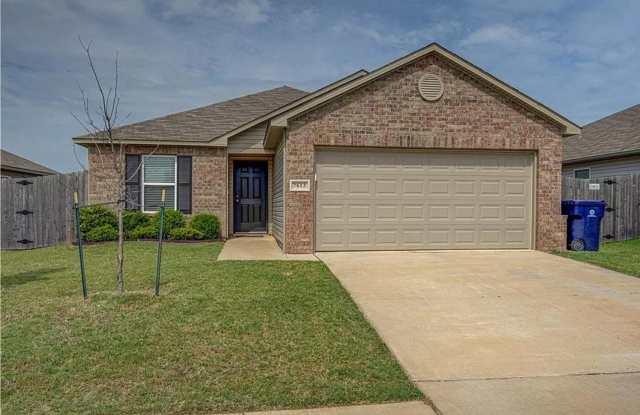 Charming 3-Bedroom, 2-Bath Home Near Lake Hefner  OKC Airport! photos photos