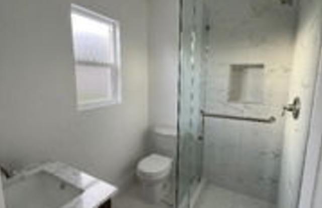 15605 Berendo Avenue Gallery 4