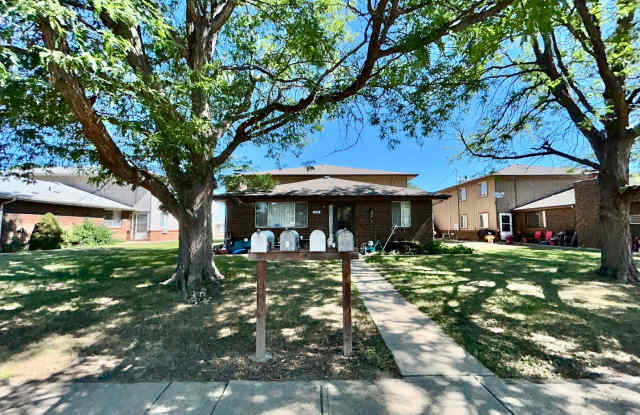 2 Bedroom Apartment with Garage Available August 1st Gallery 1