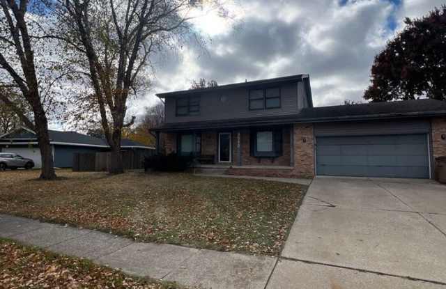 3512 Maple Street - 3512 Maple Street, West Des Moines, IA 50265