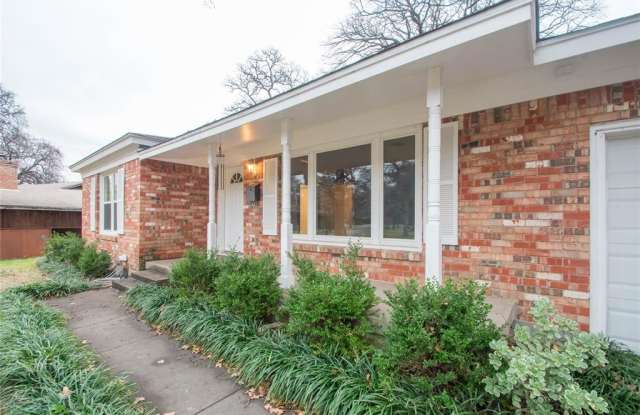4821 Red Oak Lane Gallery 3