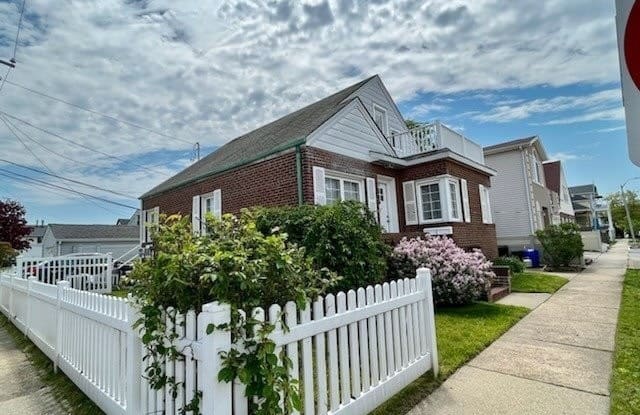 146 Wilson Avenue - 146 Wilson Avenue, Long Beach, NY 11561