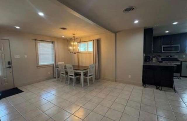 3512 LAKE VILLA Drive Gallery 4