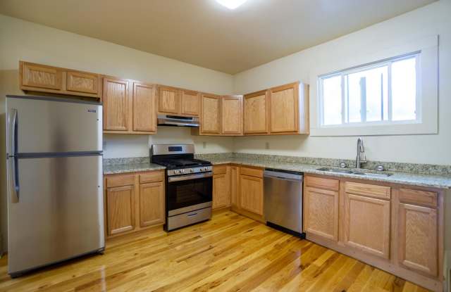 546 Columbus - Available August 1, 2027 - Beautiful 1st Floor Flat On Quiet Residential Street Gallery 2