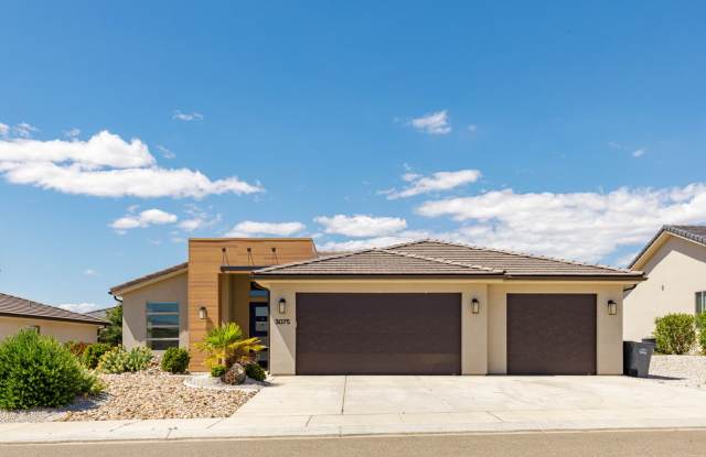 3 bed plus office / 2.5 bath / 3 car Single Story with Community Pool! photos photos