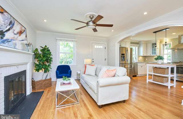 2539 WASHINGTON BOULEVARD Gallery 3