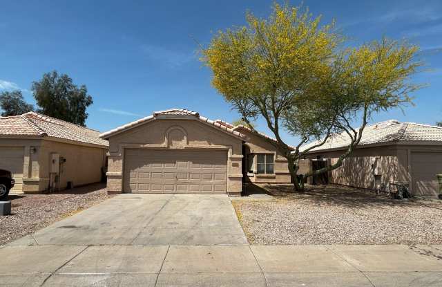 Charming 3 x 2 home **Warm Custom Paint  Split Floor Plan** photos photos