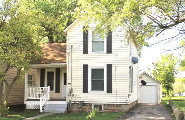 Freshly updated, 3 bedroom home with eat in kitchen and garage Gallery 1