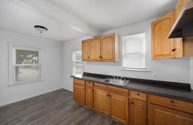 19121 Kingsville St Gallery 3