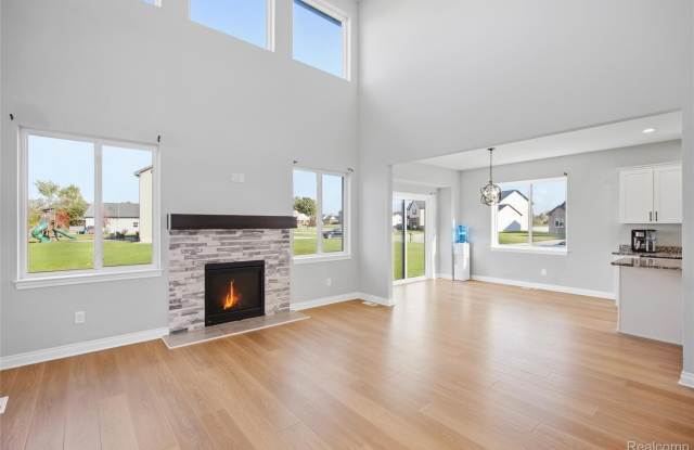1448 Woodlake Ln Gallery 3