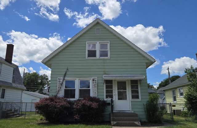 1536 41st St photos photos