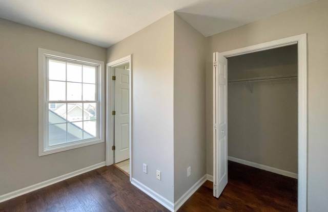 Spacious Two-Bedroom Townhouse in West Asheville / Leicester photos photos