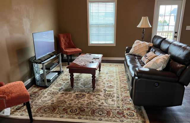 Charming 4BR House in Clarksville Gallery 3