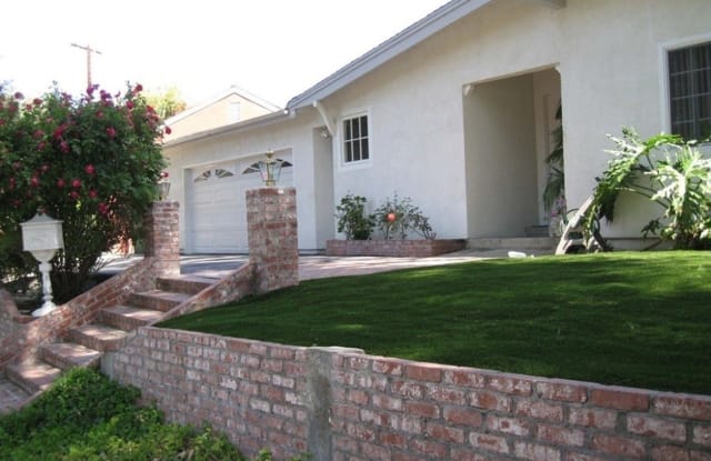 22028 Independencia St - 22028 Independencia Street, Los Angeles, CA 91364