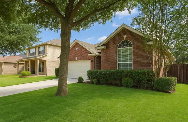 Single-Story Comfort with a Spacious Backyard & Covered Patio Gallery 1