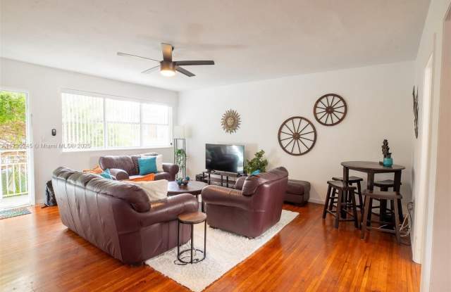 1265 Marseille Dr photos photos