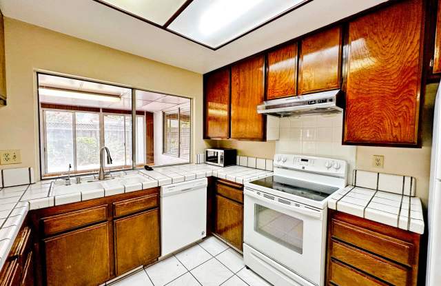 Spacious 4bd / 3ba home, near Berryessa & 680 Gallery 3