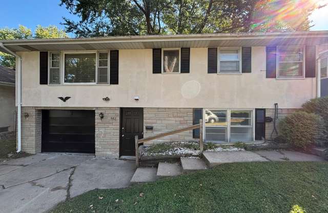 Ready to go 4 Bedroom 2 Bath Home in South St. Paul! photos photos