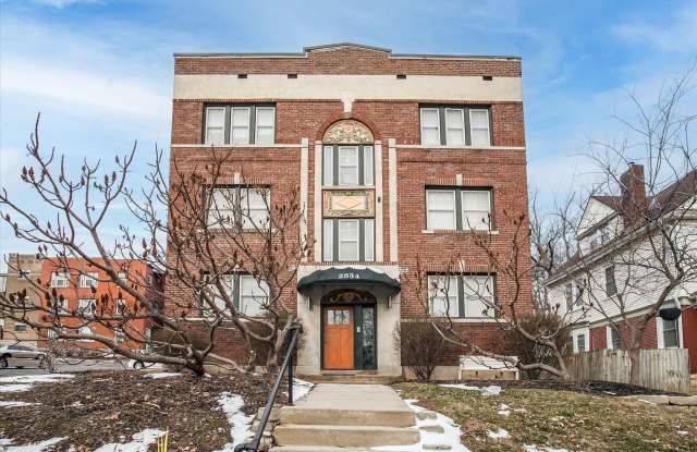 Studio Apartment Available - Centrally located - 2834 Harrison Street, Kansas City, MO 64109