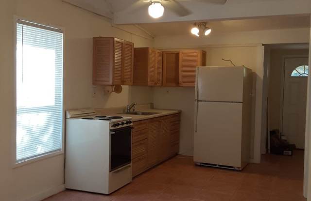 Annual unfurnished 2/1 SFH near Ringling College Gallery 3