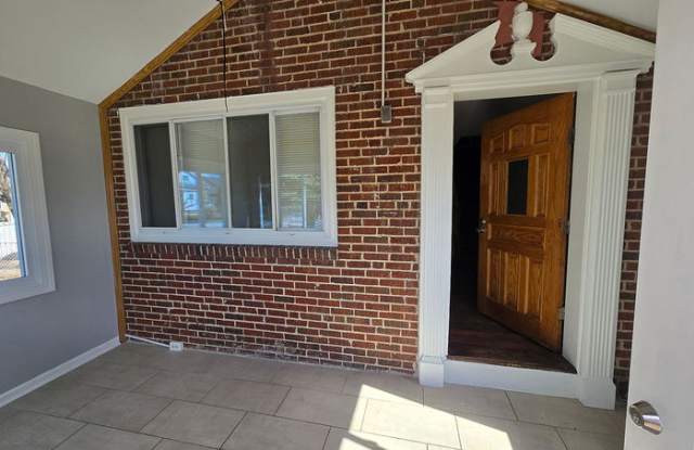 999 Elton Avenue Gallery 2