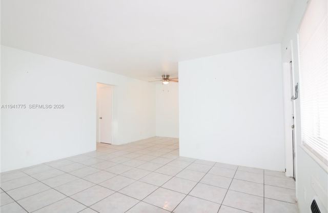 712 NE 8th St photos photos