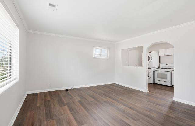 28311 Waverly Street Gallery 3
