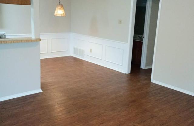 Well Maintained 2BR 2BA Duplex w/ Eat-In Kitchen • Fenced Yard in Heart of Burleson Gallery 4