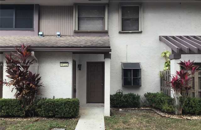 4722 NW 82nd Ave photos photos