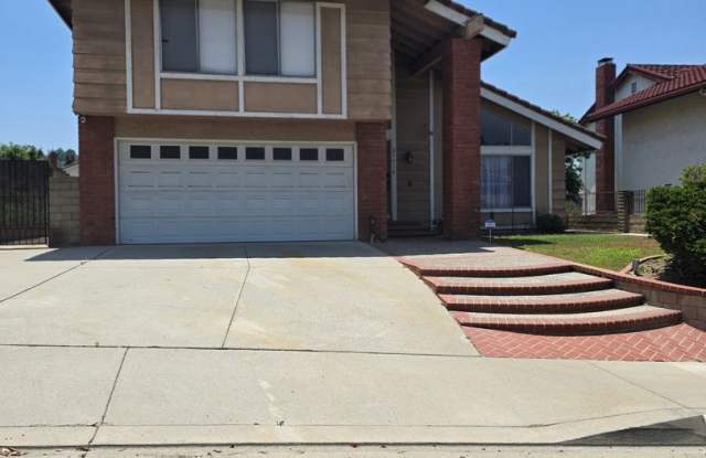 BEAUTIFUL 4 BEDROOM 3 BATH HOUSE. MOVE IN READY!! **** photos photos