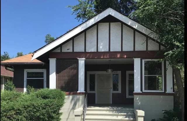 Victorian Home Downtown – Available July 11th! photos photos