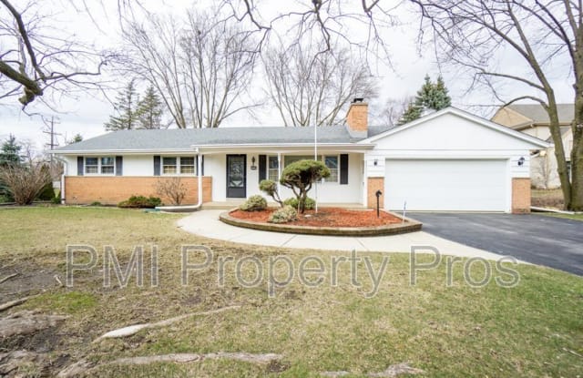 15100 Froedtert Dr - 15100 Froedtert Drive, Elm Grove, WI 53122