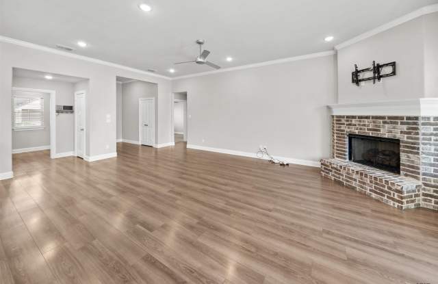 11479 Lindsey Garden Gallery 3
