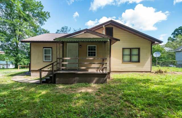 Newly Renovated Home is Graysville- Appliances Included! - 305 12th Avenue Northeast, Graysville, AL 35073