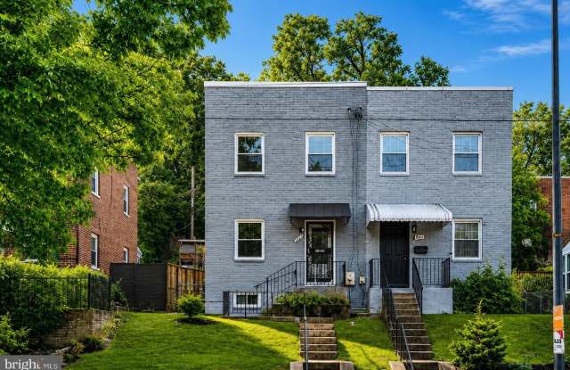 4609 E CAPITOL Street SE Gallery 1