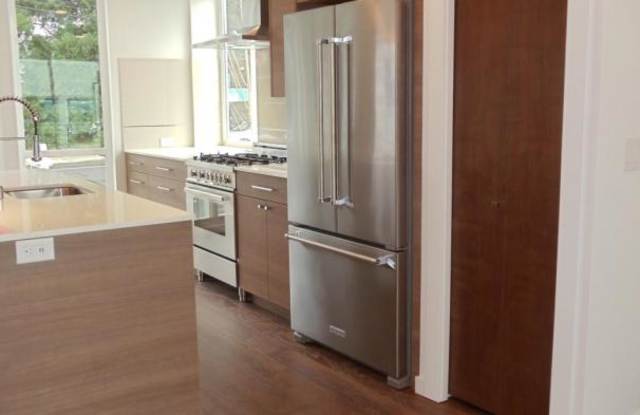 5553 Phinney Avenue North - A, Unit A Gallery 2
