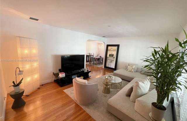 1116 Biarritz Dr - 1116 Biarritz Drive, Miami Beach, FL 33141