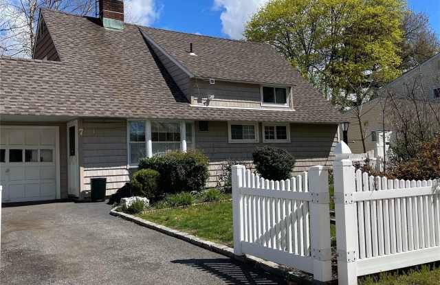 7 Basket Lane - 7 Basket Lane, Hicksville, NY 11801