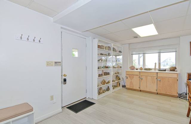 Winter Rental: Salt Island Views Gallery 4