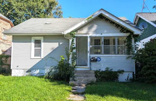 1252 Fleming, 3 bedroom house with basement and garage Gallery 1