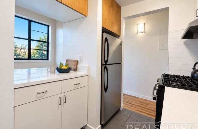 93 Underhill Avenue Gallery 4