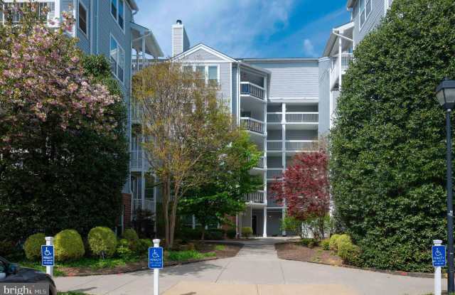 3176 SUMMIT SQUARE Drive Gallery 2